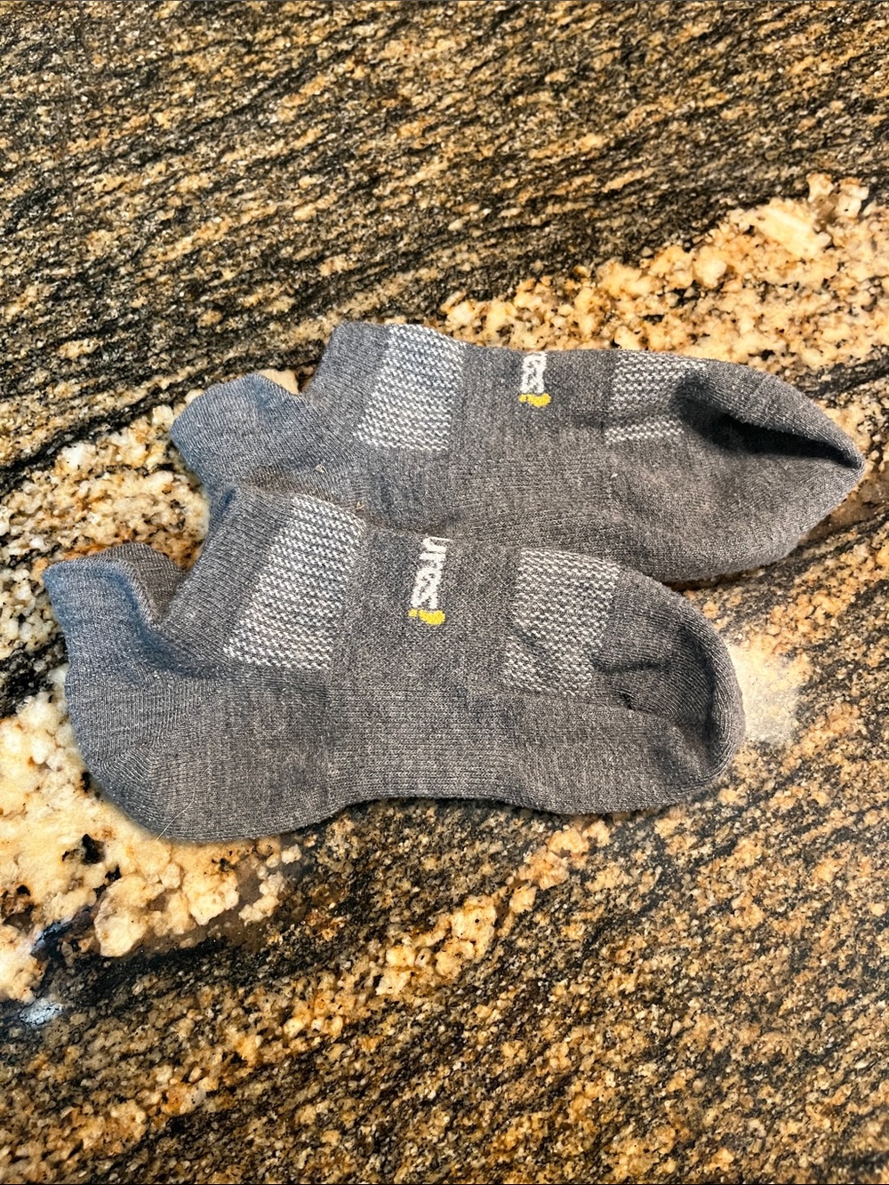 Feetures ankle, athletic socks, shoe size 6–8